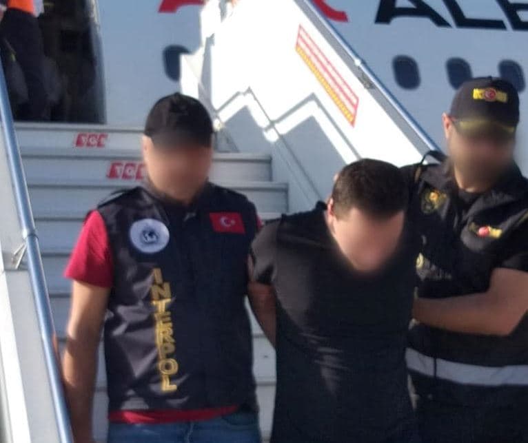 Deportohet gazetari turk që pretendon se i rrezikohet jeta në vendin e tij, iu mohua azili në Shqipëri