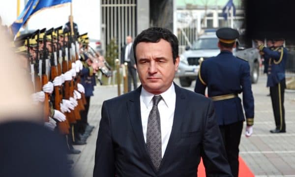 I dyshuari me aftësi të mira për përdorimin e snajperve, si u tentua eliminimi fizik i Albin Kurtit (VIDEO)