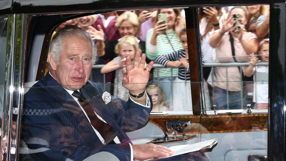 Në zi për nënën, Mbreti Charles fluturon drejt vendit të preferuar nga Mbretëresha Elizabeth
