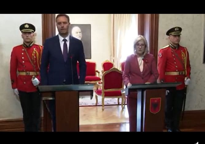  Nikolla pret Konjufcën, nënshkruajnë memorandum bashkëpunimi mes dy parlamenteve