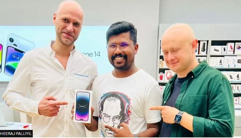 Nga India në Dubai për të blerë ‘i pari’ iPhone 14