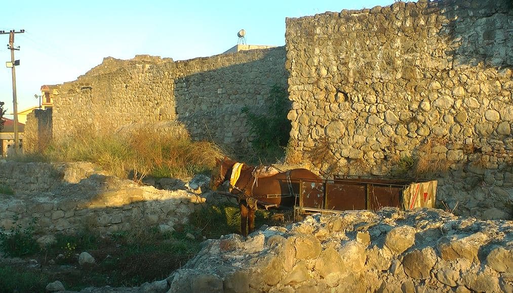 Video/ E mbyllur për vizitorët, lihet në harresë kalaja qindra vjeçare në Peqin