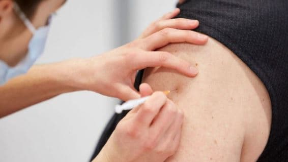 Antitrupat Covid u zhdukën në 36% të të pavaksinuarve një vit pas infektimit