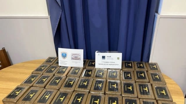 Sekuestrohet 46 kg kokainë në Portin e Pireut, kontejneri vinte nga Ekuadori