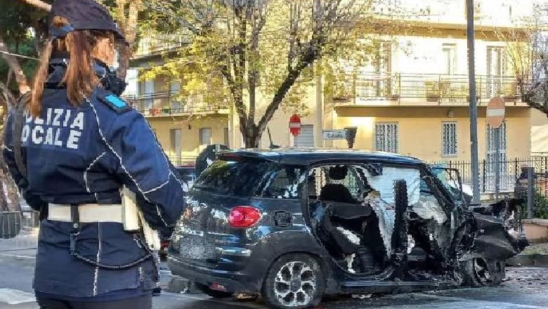 Itali/ Makina përplaset me murin, humb jetën 21-vjeçari