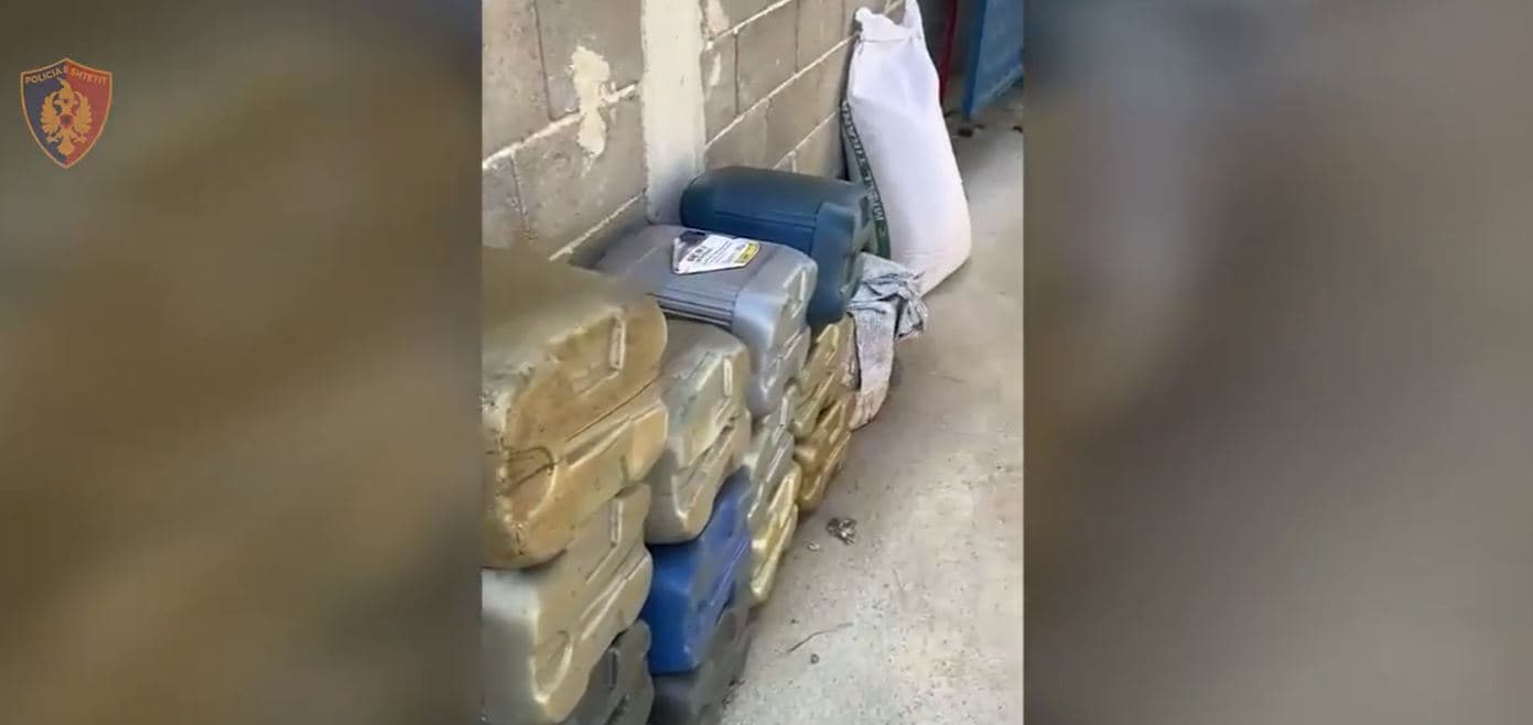 Sekuestrohet 2 ton naftë kontrabandë në një banesë në Kashar, në pranga një person