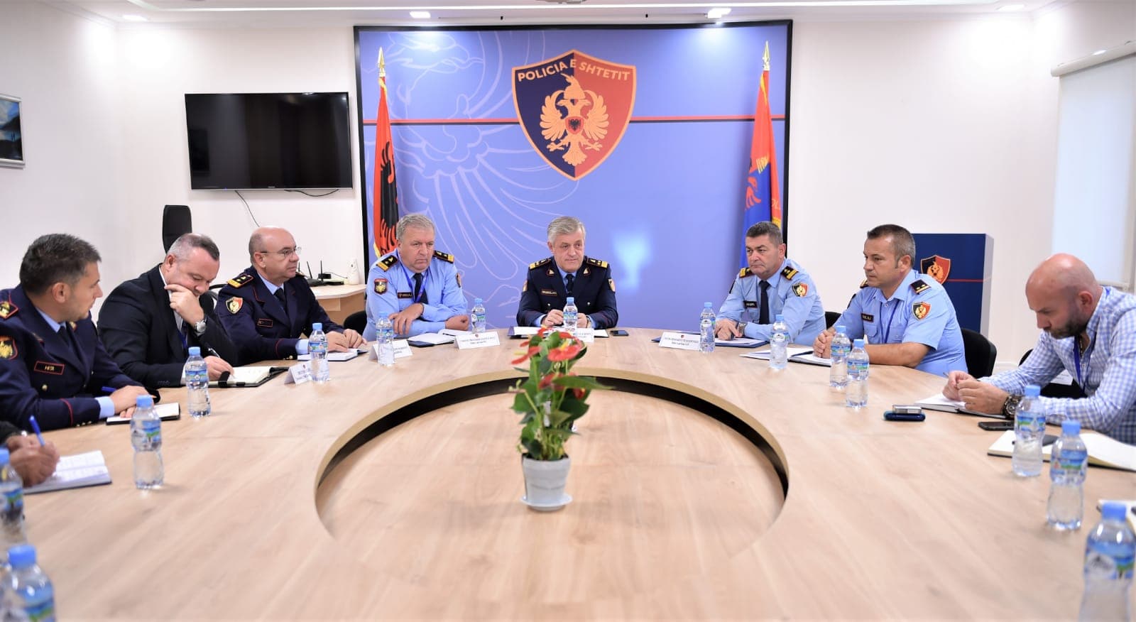Rrumbullaku njeh drejtuesit e policisë me urdhrin për emërimet: Ndryshoni metodologjinë e punës