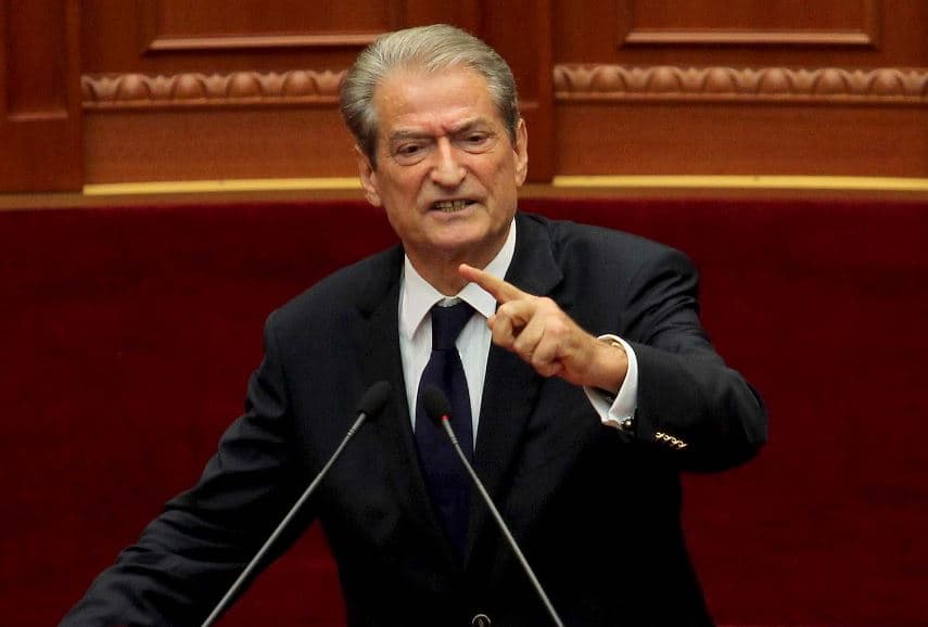 Berisha u bën thirrje shqiptarëve: Koha nuk pret, të nisim grevat dhe protestat