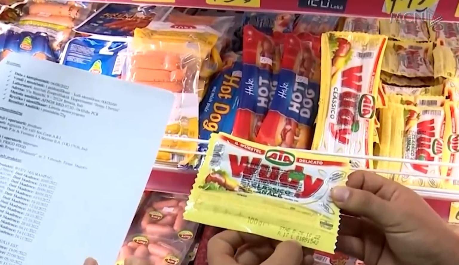 AKU “zbret” në terren për salsiçet/ Gjirokastër, inspektorët kontrolle në markete (VIDEO)