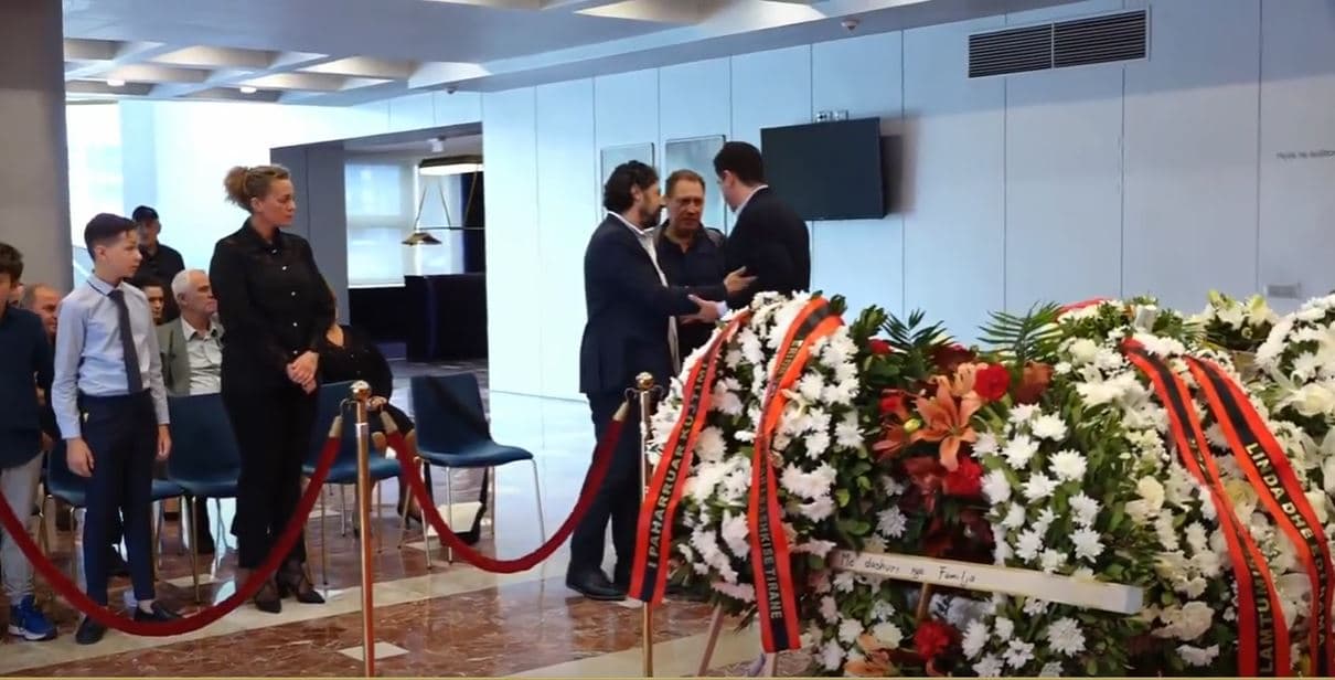Ndarja nga jeta e piktorit Sali Shijaku/ Homazhe në Teatrin e Operës dhe Baletit