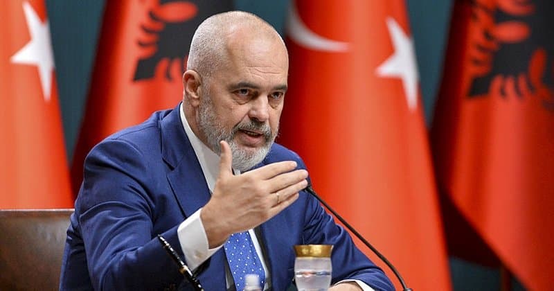 Mbyllja e “Mehmet Akif”, Rama: Nxënësit të protestojnë kundër pronarëve që shitën godinën dhe spostuan shkollën