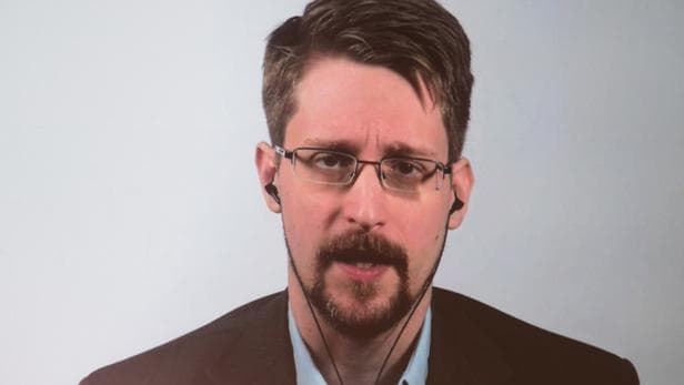Putin i jep nënshtetësinë ruse Edward Snowden