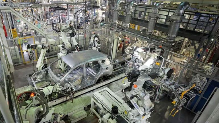 Toyota mbyll përgjithmonë fabrikën e saj në Rusi