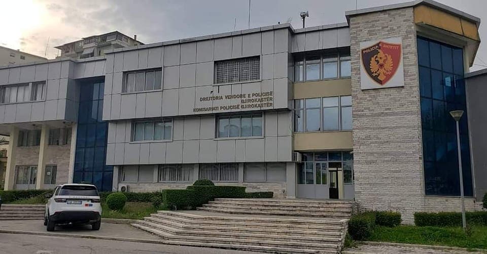 Transportonte 5 emigrantë ilegalë, arrestohet 30-vjeçari në aksin Gjirokastër-Tepelenë
