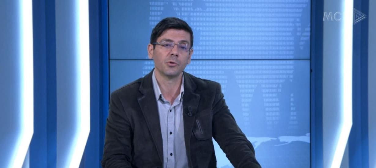 Ndërtimet pa leje, Kalemaj: Rama bën sikur i kritikon oligarkët publikisht, nga ana tjetër u jep tendera