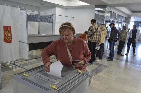 Rusia shpall të vlefshme referendumet në rajonet e pushtuara