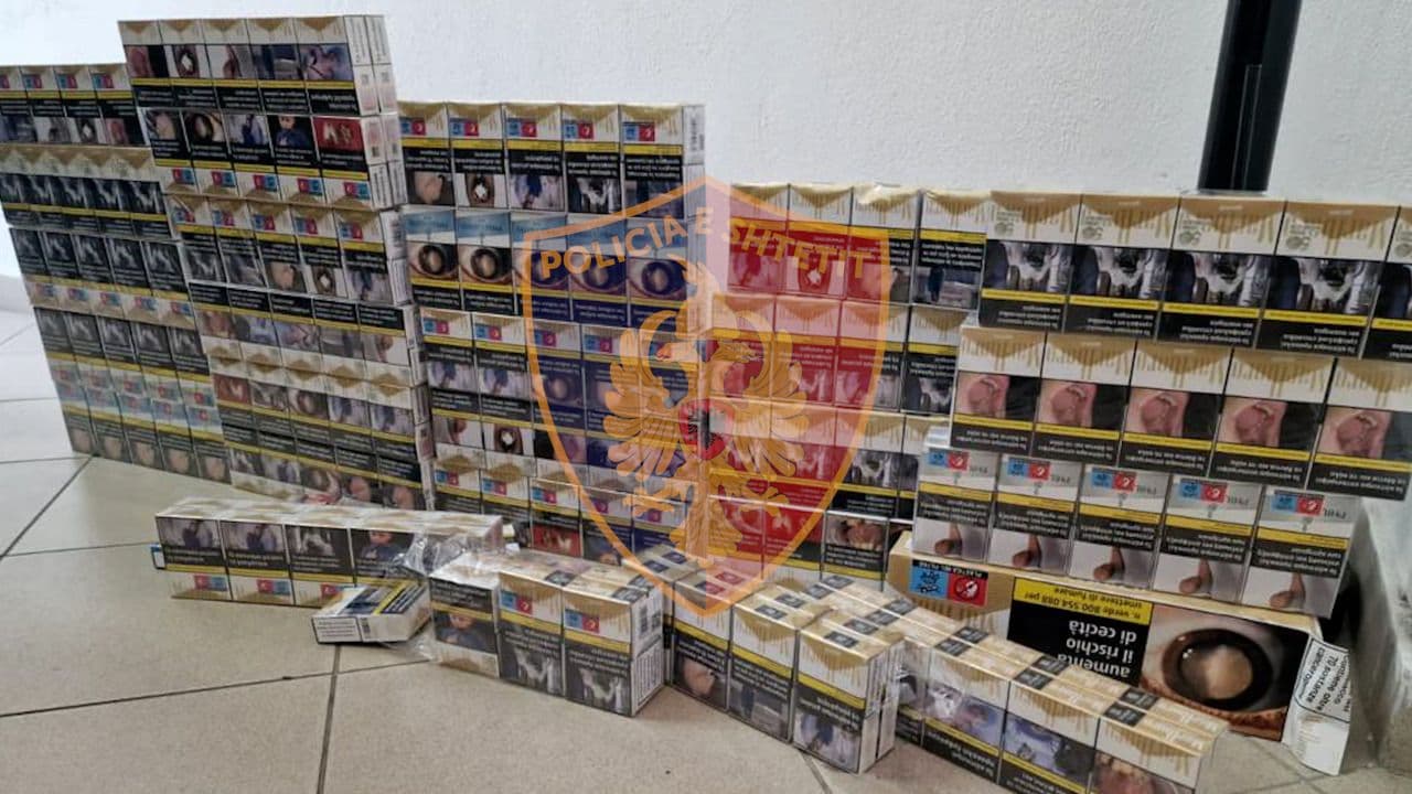 Sekuestrohen dhjetëra steka me cigare kontrabandë, arrestohet 37-vjeçari në Tiranë