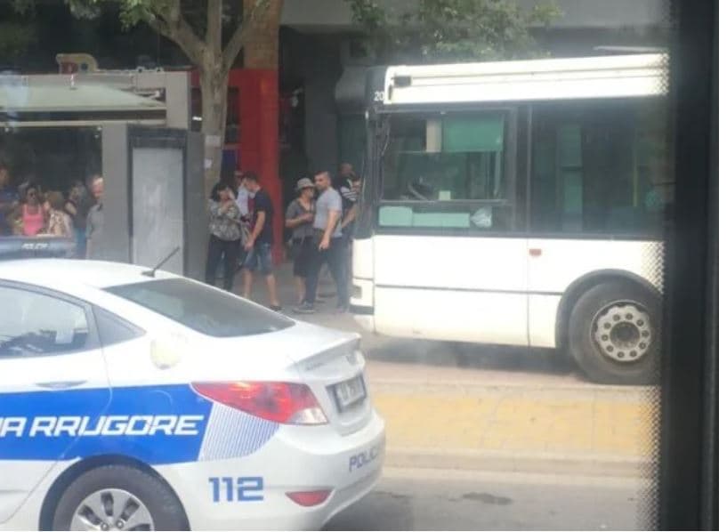   Autobusi përplas biçikletën, plagoset 39-vjeçari në Tiranë