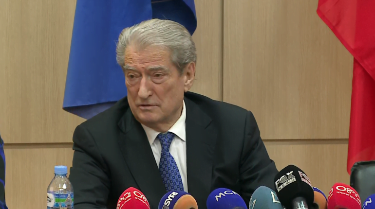 “Nuk takohem me ata që janë në listë për korrupsion”, Berisha i kthen përgjigje ambasadores amerikane