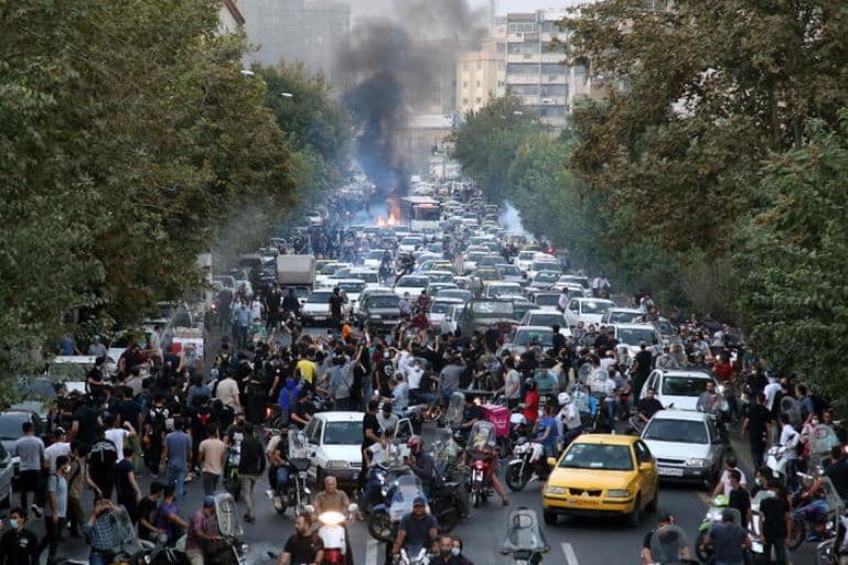 “Erdhën urdhra nga anëtarë të MEK në Shqipëri”, Ministria iraniane e Inteligjencës: Protestat u nxitën nga jashtë