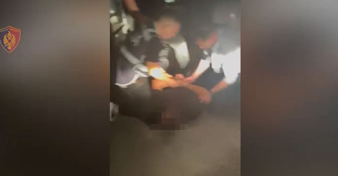 U kapën me 1 kg kokainë/ Arrestohen dy persona, në kërkim 23-vjeçari (VIDEO)