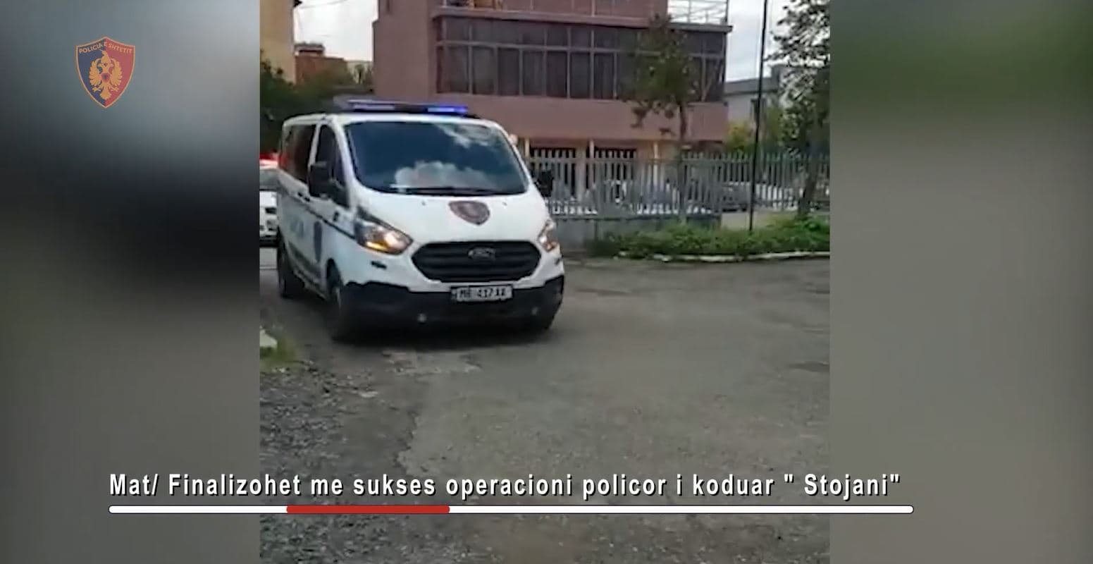 Sekuestrohen bimë narkotike me peshë 33 kilogramë, arrestohet 23-vjeçari, shpallen në kërkim dy të tjerë