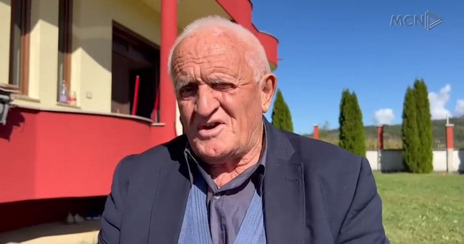 Maskat lidhin nënë e bir, grabitin 9 mijë euro në Klos (VIDEO)