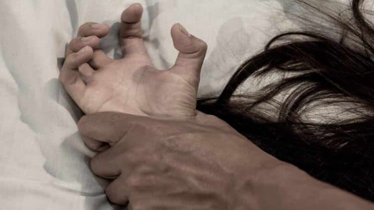 Tentoi të përdhunonte me dhunë 50-vjeçaren, në pranga 65-vjeçari në Durrës