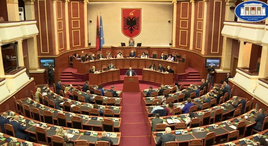 “Zyber Hallulli”/ Zhupa: Fëmijët ushqehen më pak se kuota e caktuar, Manastirliu: Llogari me makina llogaritëse të marra borxh