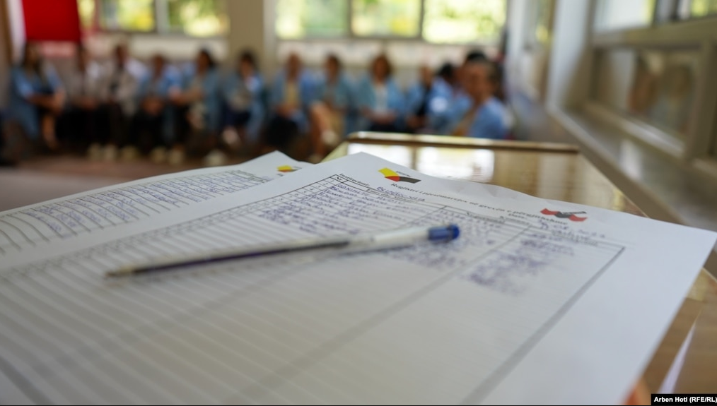   Prindërit në krah të mësimdhënësve në Kosovë: Nëse nuk jepen paga për ta do të mbledhim fonde për ti ndihmuar