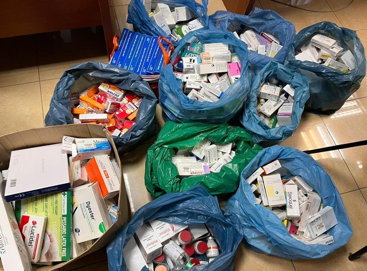  Tregtonin medikamente kontrabandë/ Procedohen penalisht dy shtetase në Gjirokastër