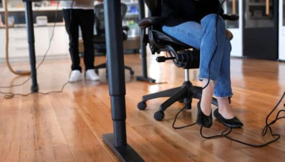 Kjo lëvizje e vogël në tavolinën tuaj rrit metabolizmin dhe ju mbron nga një sërë sëmundjesh