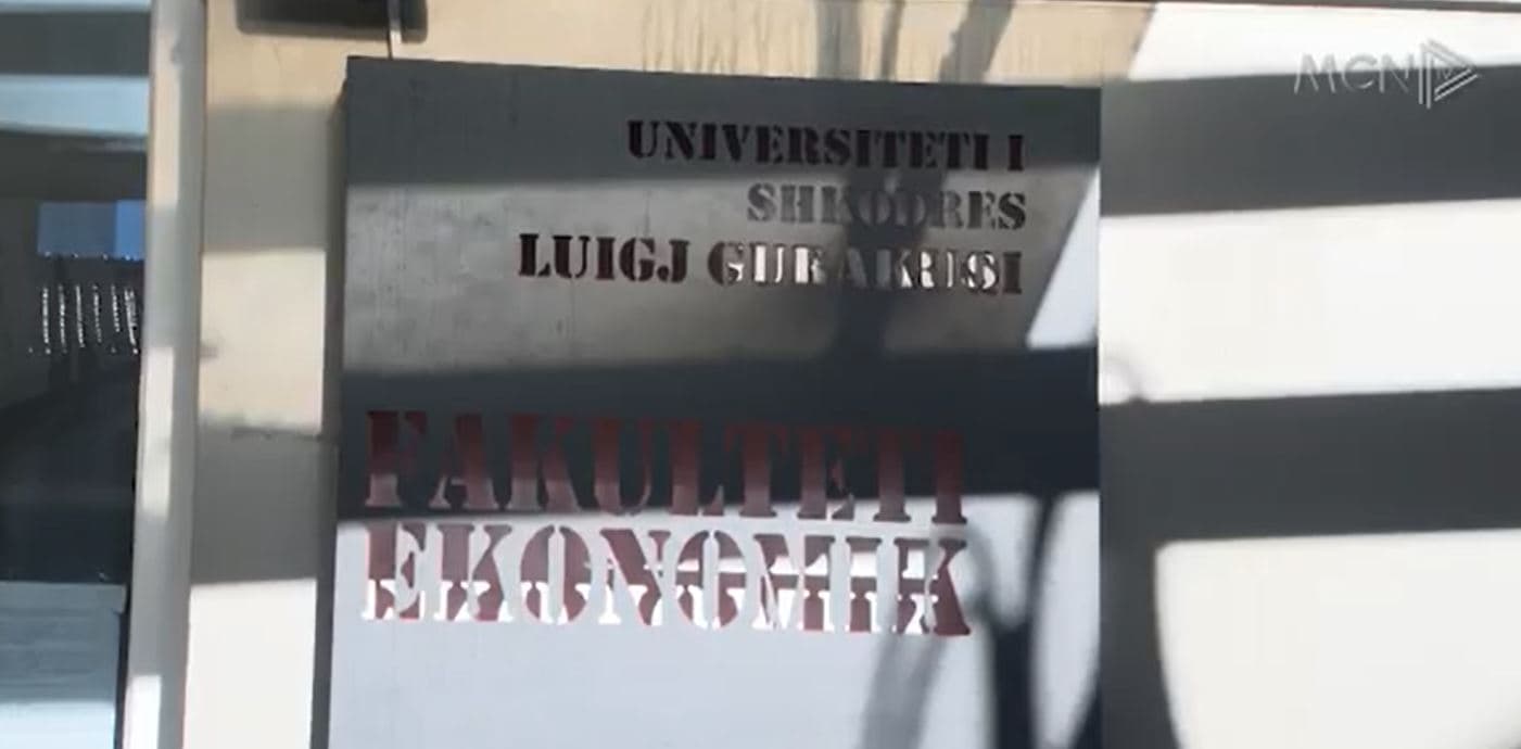 Pedagogët e Shkodrës në protestë për pagat (VIDEO)