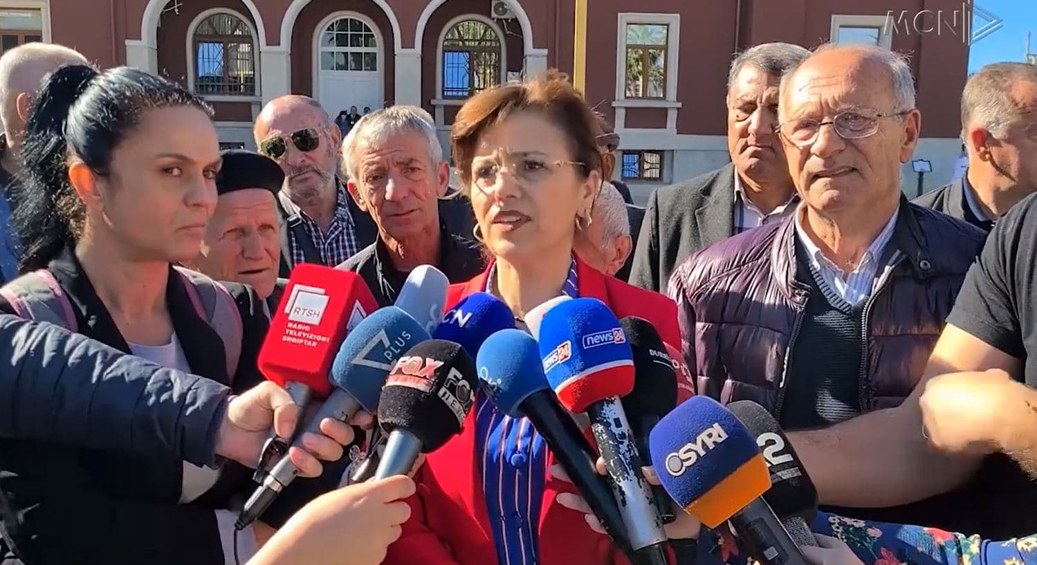 Banorët e lagjes 5 në Durrës në protesta: Po shkelet ligji, pas tërmetit pallatet po rindërtohen në periferi