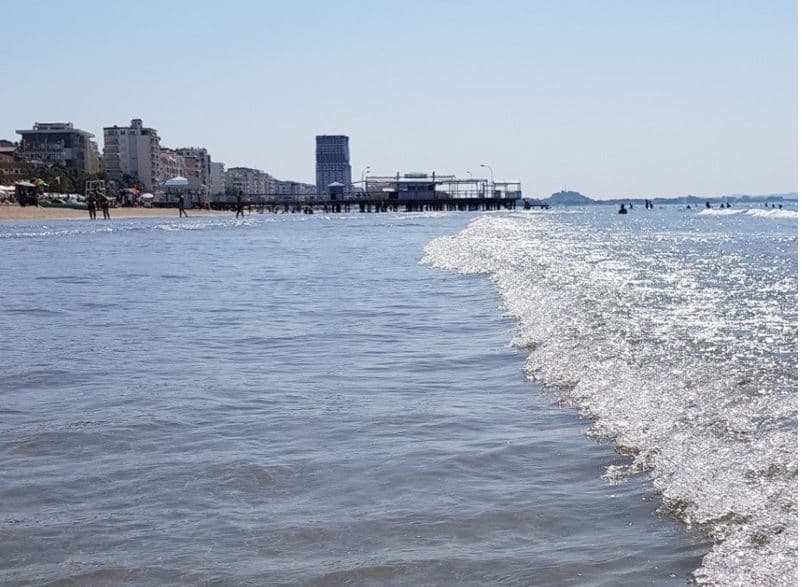 Durrës, mbytet një person në det