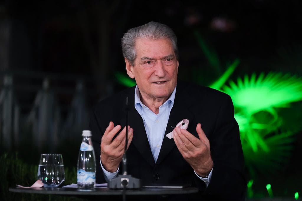 Instalacioni 4 mln euro në Kryeministri/ Berisha: Me këto para mund të vendosej mamografia në çdo qytet!