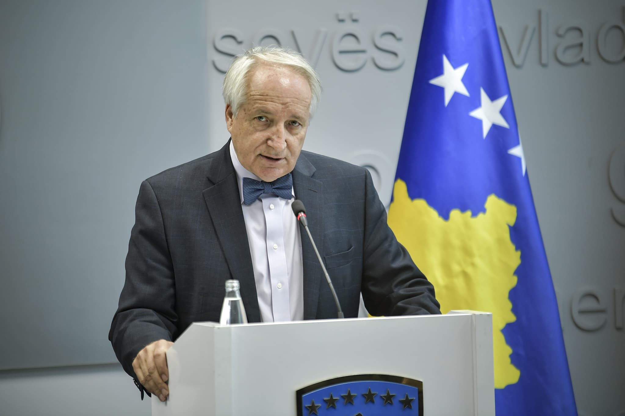 Pas 10 muajsh/ Rifat Latifi jep dorëheqje nga pozita e ministrit të Shëndetësisë në Kosovë