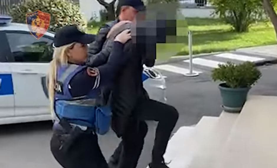 Lëvizte me armë pa leje dhe tentoi t'i ikte policisë, arrestohet 44-vjeçari në Durrës