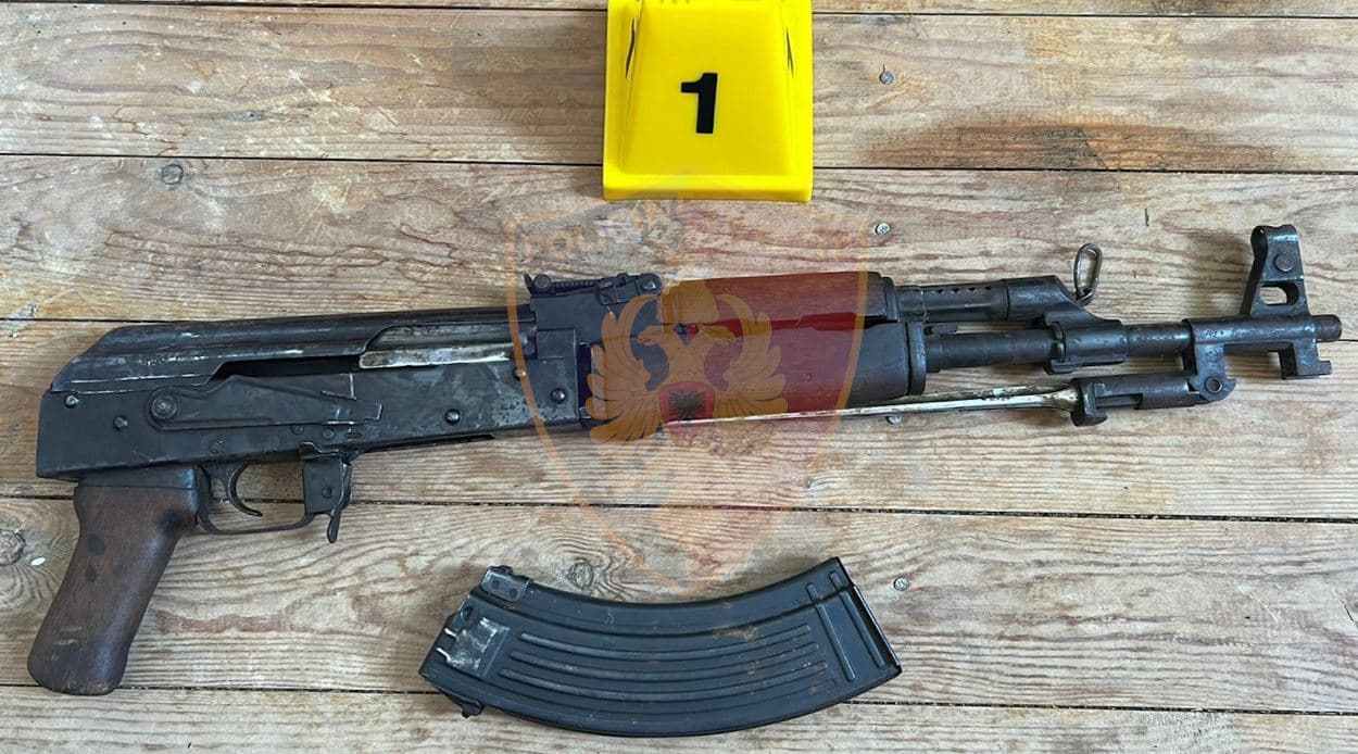 Kapet me automatik të fshehur nën sediljen e mjetit që drejtonte, arrestohet 19-vjeçari në Mirditë