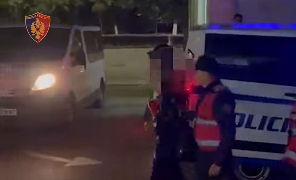 Transportonte emigrantë të paligjshëm, pranga 20-vjeçarit në Gjirokastër