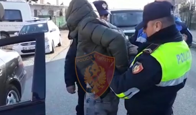 I vodhi automjetin një personi, arrestohet 33-vjeçari nga Dropulli