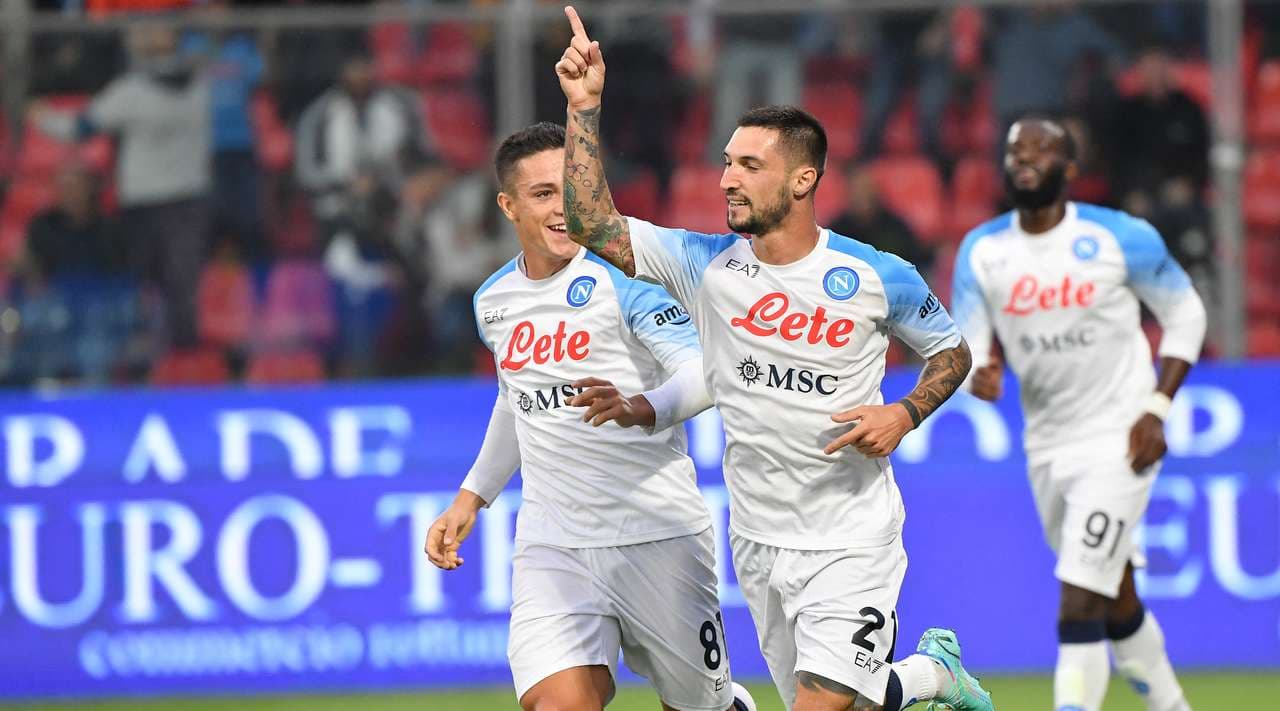 Napoli nuk ndalet, regjistron fitoren e pestë radhazi dhe kryeson i vetëm (VIDEO)