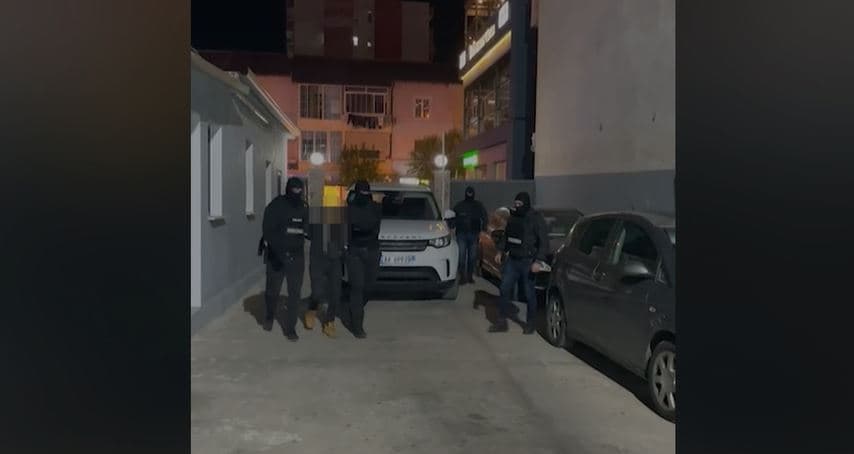 Qarkullonte me armë zjarri, arrestohet 36-vjeçari në Krujë