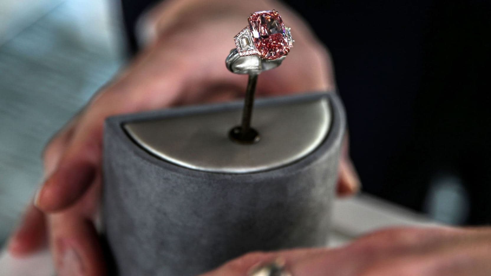 Diamanti i veçantë rozë shitet për rreth 60 milionë dollarë