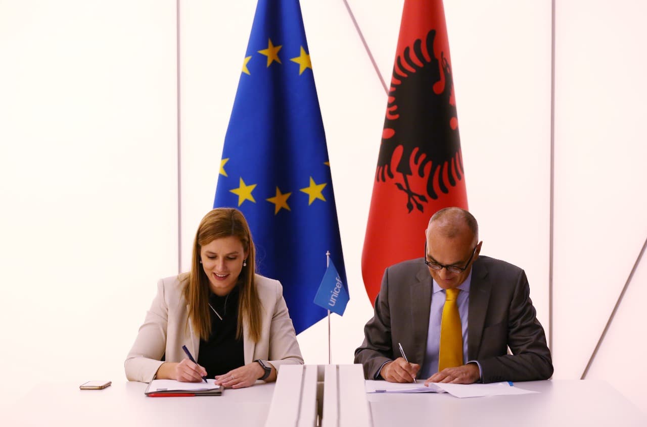 Nënshkruhet memorandumi mes Ministrisë për Rininë dhe Fëmijët dhe UNICEF Albania për mbështetjen e projekt-propozimeve rinore