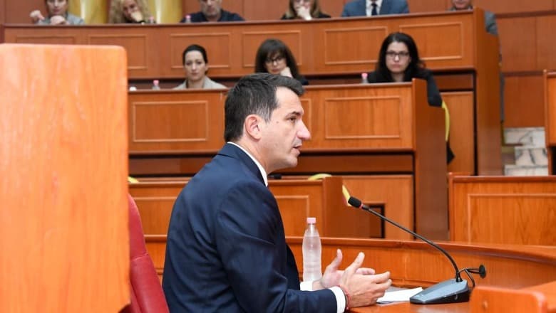 Veliaj: Do hartojmë paketë financiare për studentët, t’u sigurojmë abone falas