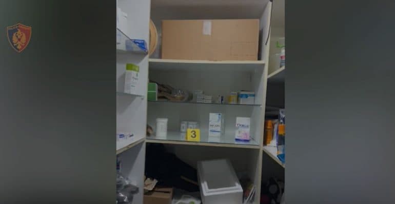 Medikamente kontrabandë me vlerë 70 mijë euro në banesë, arrestohen burrë e grua