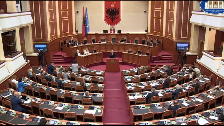 Kuvend/ Zhupa “i kërkon llogari” Kumbaros, Naço interpelancë me ministren Balluku (VIDEO)