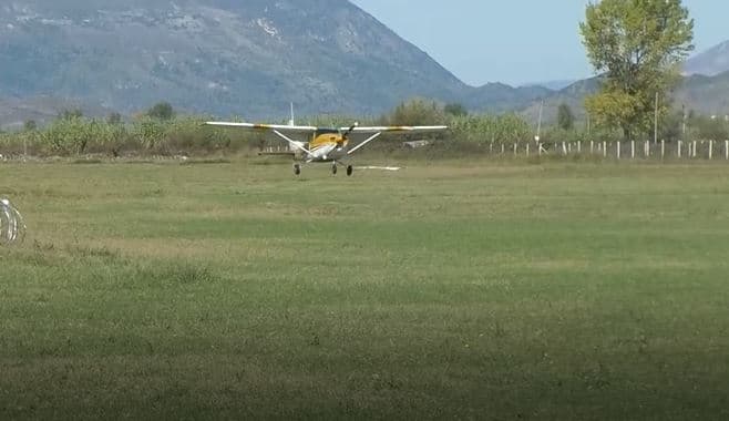 Video/ Turizëm edhe për parashutizëm, shtohen vizitorët në aerodromin e Gjirokastrës