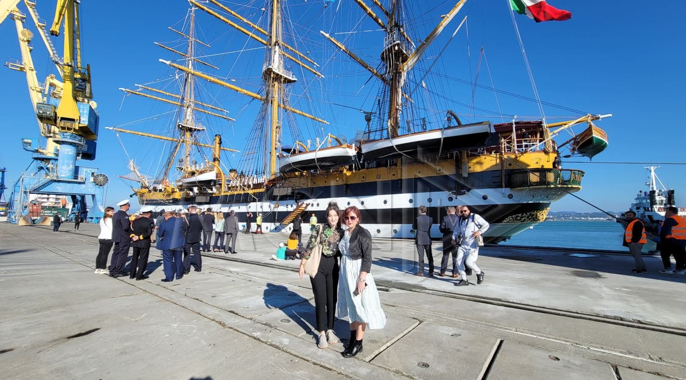 Mbërrin në Portin e Durrësit “Amerigo Vespucci”, e njohur si anija më e bukur në botë (VIDEO)